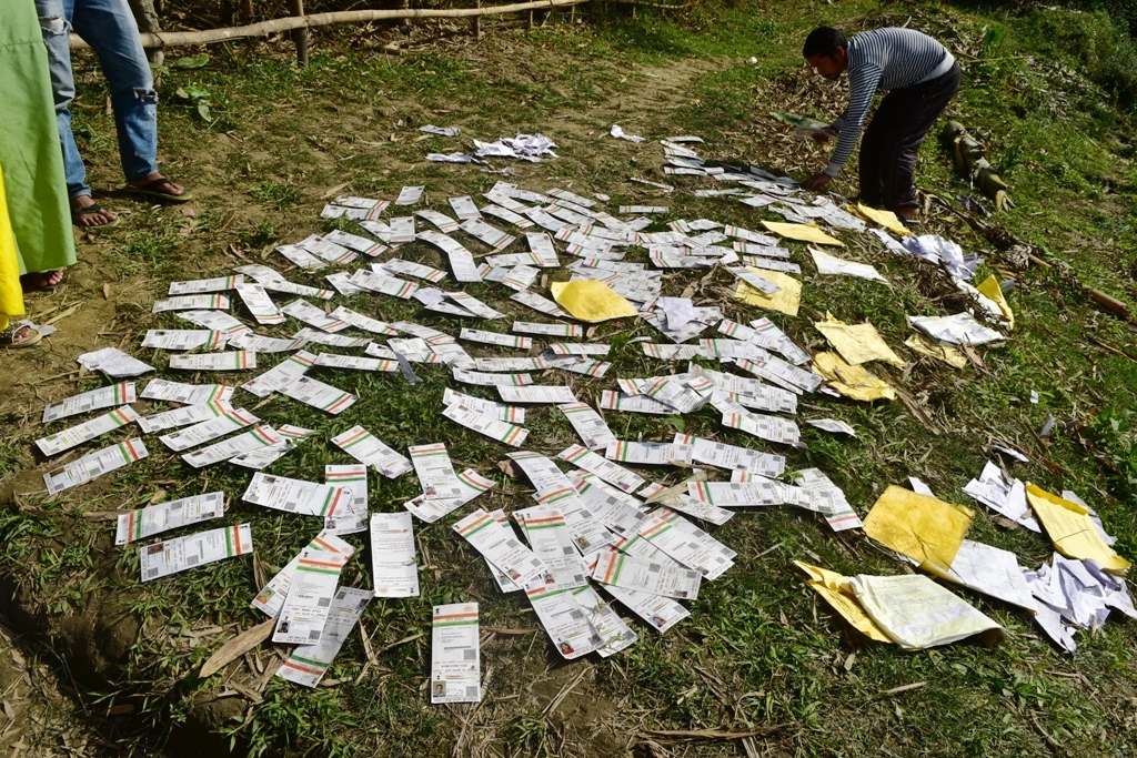 Large number of Aadhaar and Job Card recovered from Imphal River at