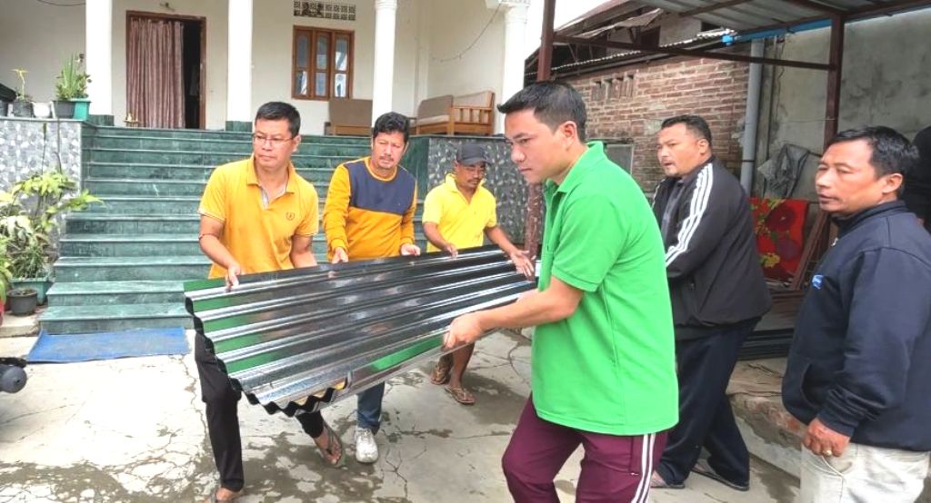 Oinam Romen and Team provides relief to storm-damaged homes - News from ...